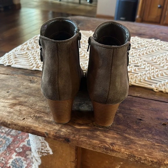Brown suede booties - Picture 4 of 6